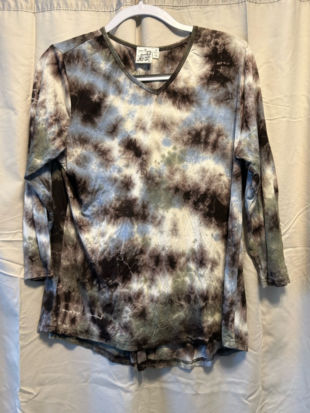 Parsley & Sage Tie-Dye V-Neck Top in Blue, Black & Olive